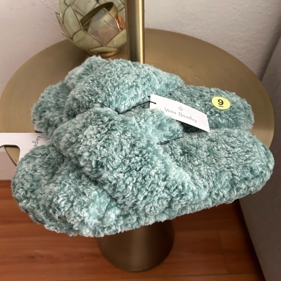 New Vera Brandley Fluffy Warm Cozy  Fleece Green Slides Size 9/10 - Picture 1 of 5